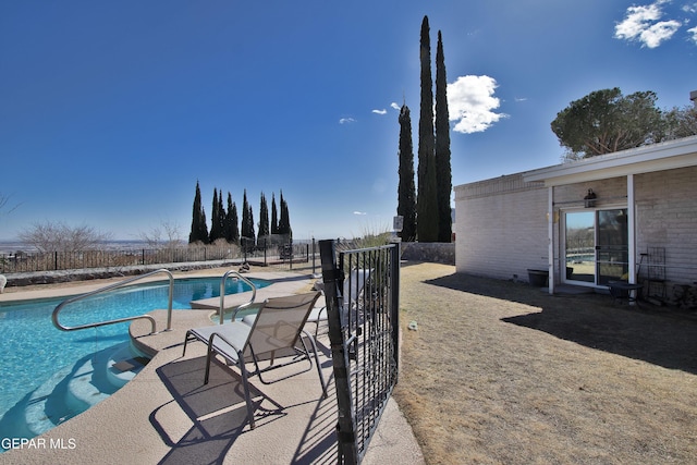 view of swimming pool