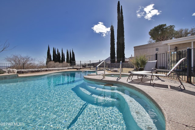 view of pool featuring an in ground hot tub