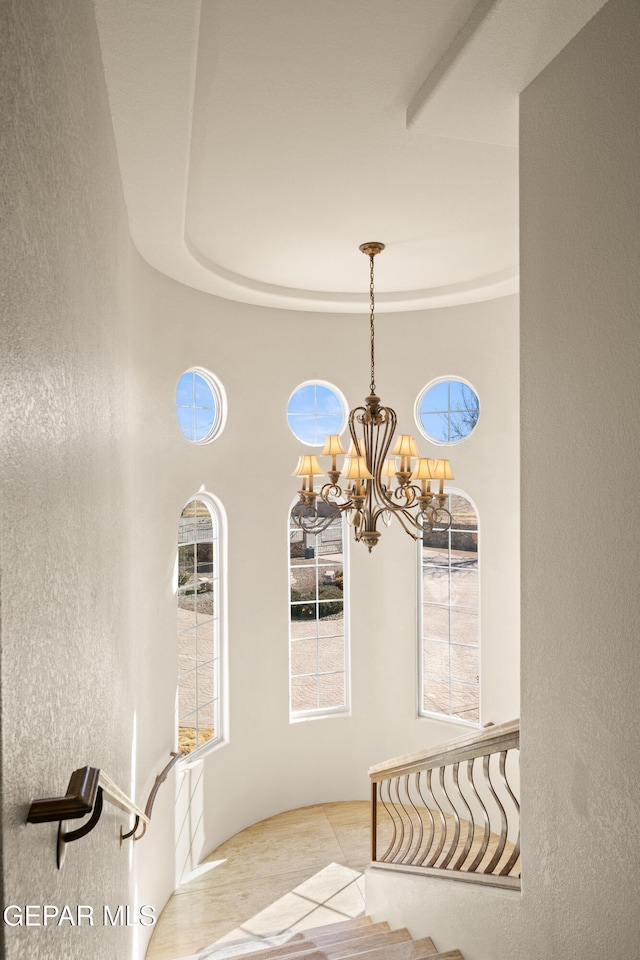 room details featuring a chandelier