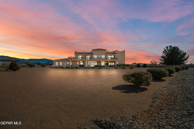 view of front of property