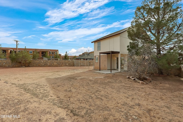 view of yard featuring a patio