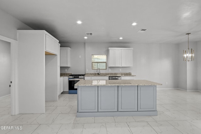 kitchen with appliances with stainless steel finishes, a center island, sink, and white cabinets