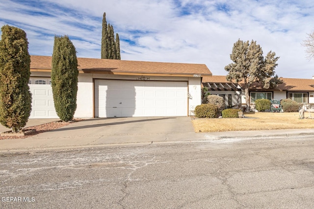 view of front facade featuring a garage