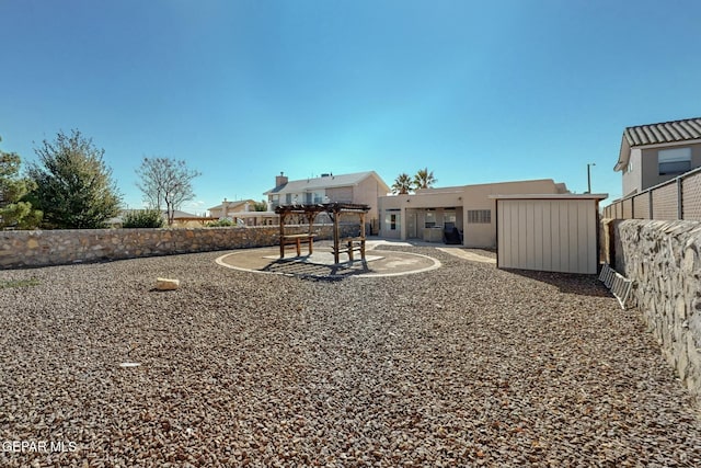 view of yard with a pergola