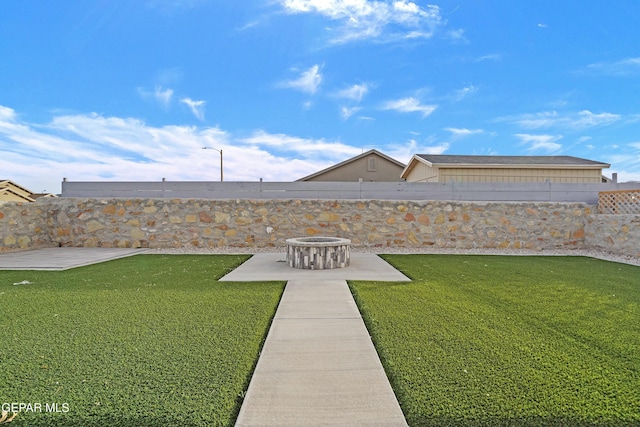 view of yard featuring a patio area