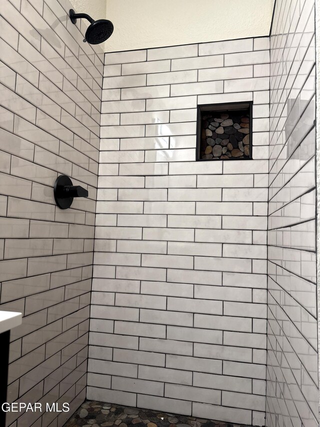 bathroom featuring tiled shower