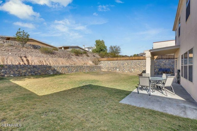 view of yard with a patio area