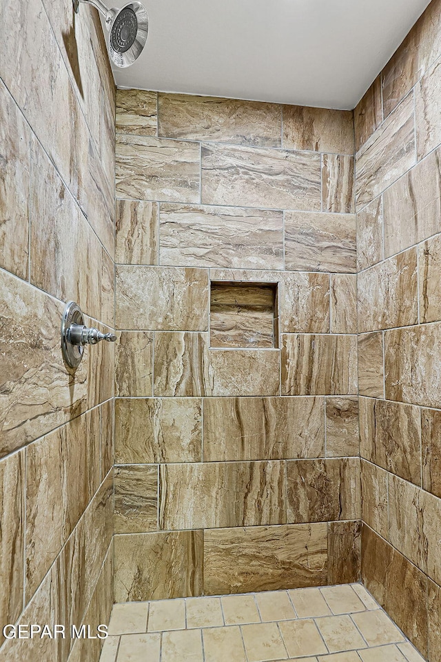 bathroom featuring a tile shower