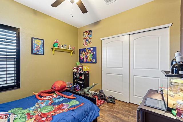 bedroom featuring hardwood / wood-style flooring, ceiling fan, and a closet