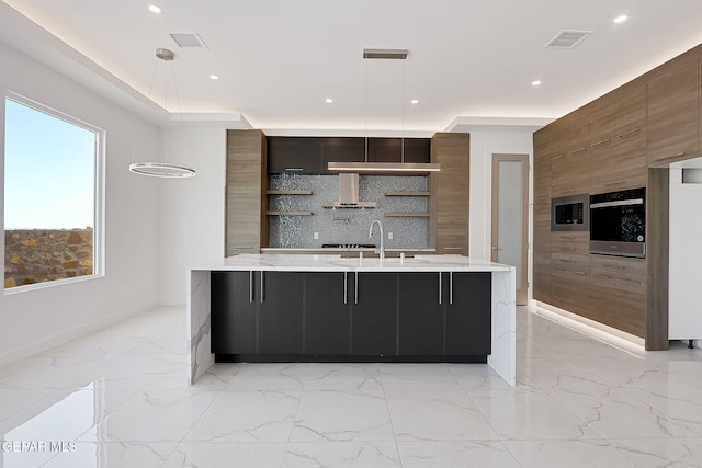 kitchen with sink, a breakfast bar area, pendant lighting, oven, and backsplash