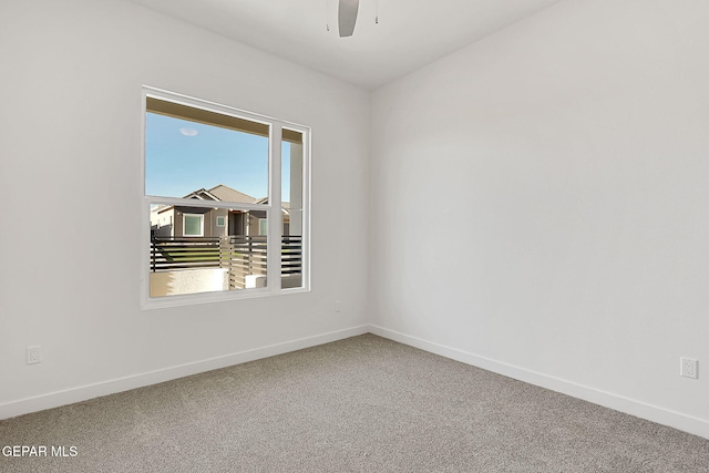 unfurnished room featuring ceiling fan and carpet