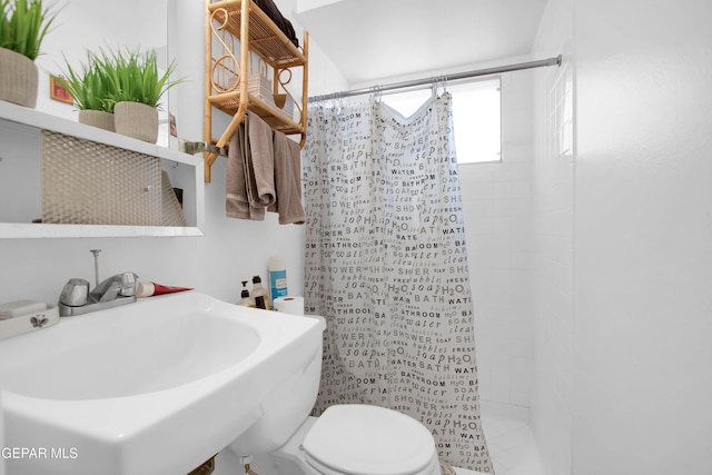 bathroom with a shower with curtain, toilet, and sink