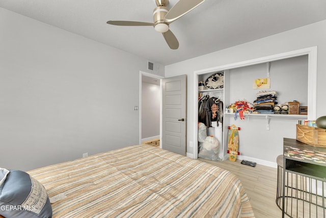 bedroom featuring ceiling fan, light hardwood / wood-style floors, and a closet