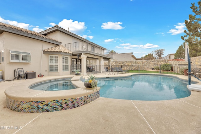 view of pool with an in ground hot tub and a patio