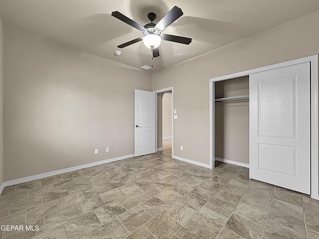 unfurnished bedroom featuring ceiling fan and a closet