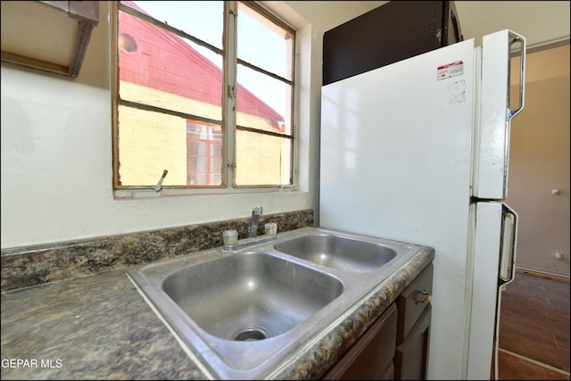 bathroom with sink