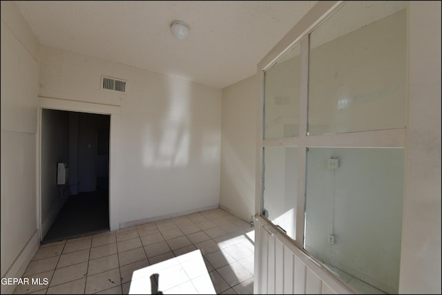 unfurnished room featuring light tile patterned flooring