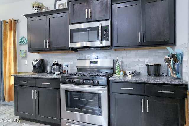 kitchen featuring tasteful backsplash and stainless steel appliances