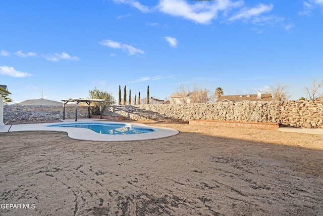 view of pool featuring a mountain view and a pergola