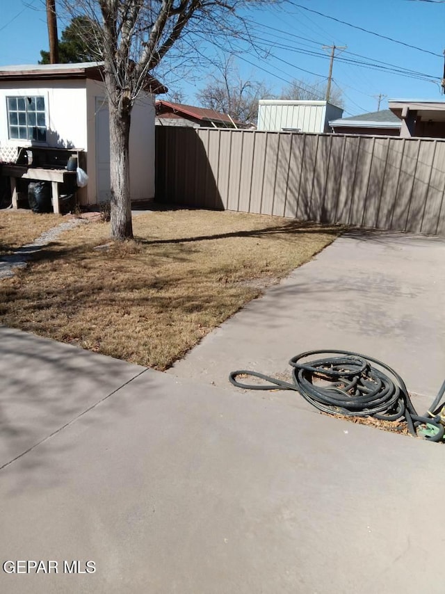 view of yard with a patio