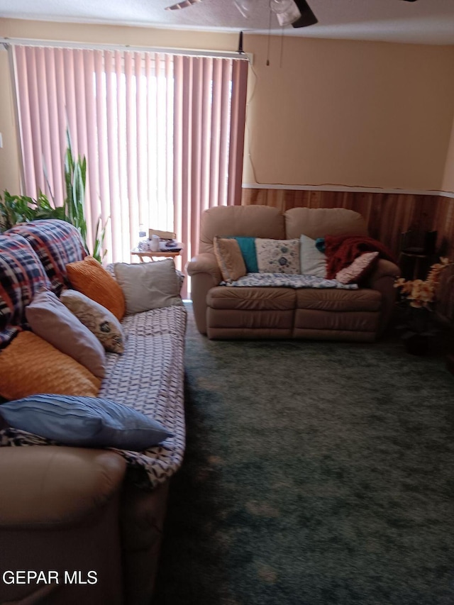 carpeted living room with ceiling fan