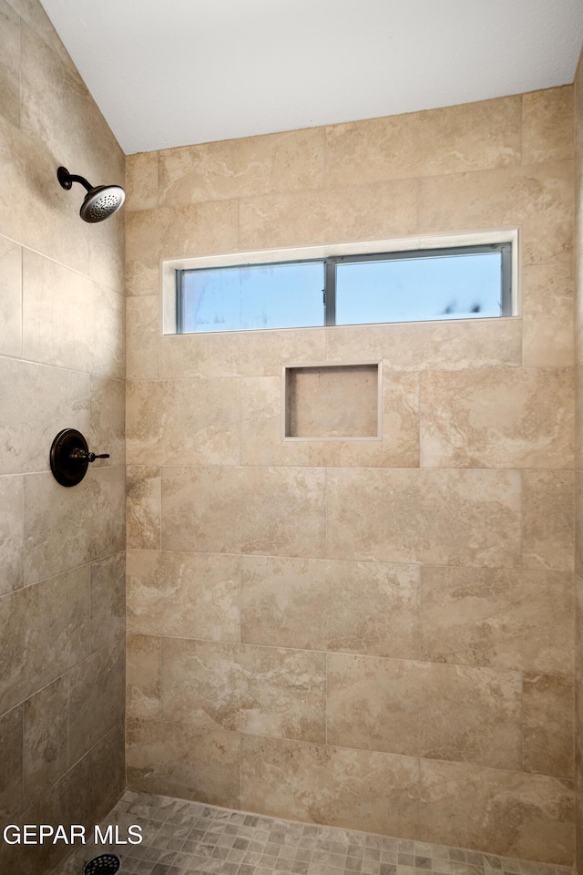 bathroom featuring a tile shower