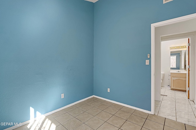 unfurnished room featuring light tile patterned floors