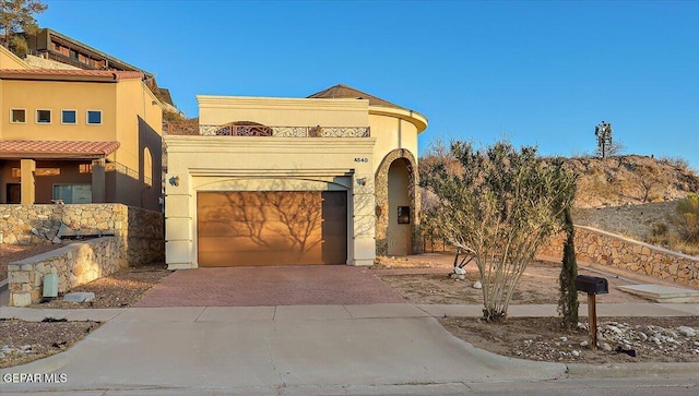 view of front facade with a garage