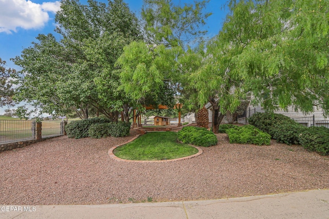 909 Singing Hills Dr, El Paso, TX 79912 - view of front facade with fence