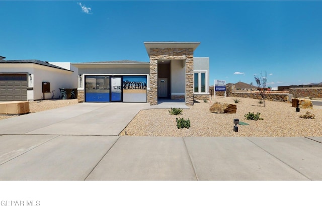 view of front of house featuring a garage