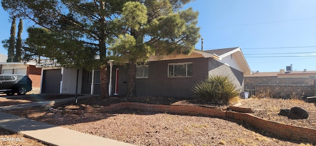 view of front facade with a garage