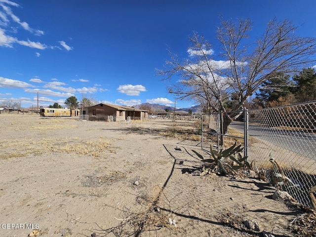 view of yard with a mountain view