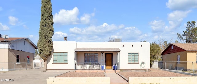 view of front of house featuring covered porch