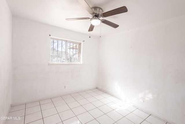 empty room featuring ceiling fan