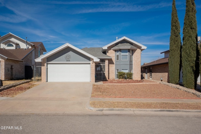 view of front facade featuring a garage