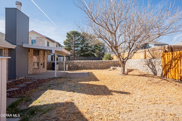 view of yard featuring a patio area