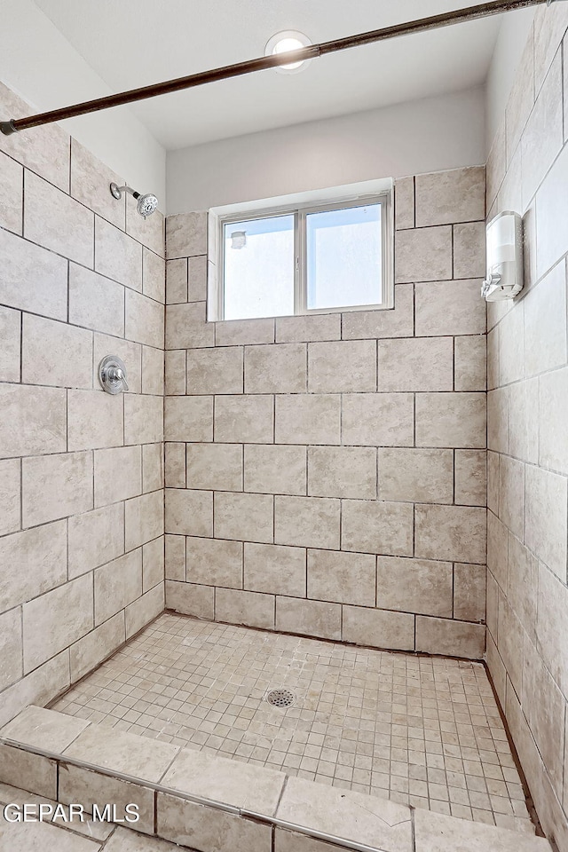 bathroom featuring tiled shower