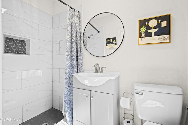 bathroom with a shower with curtain, vanity, and toilet