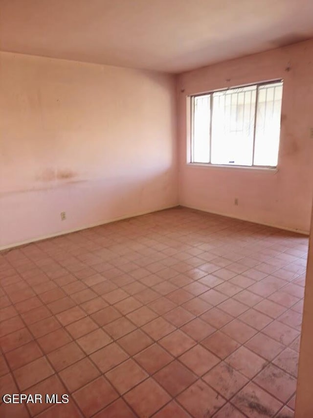 empty room featuring light tile patterned flooring