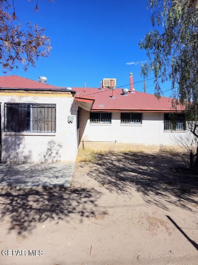 view of front of home featuring central air condition unit