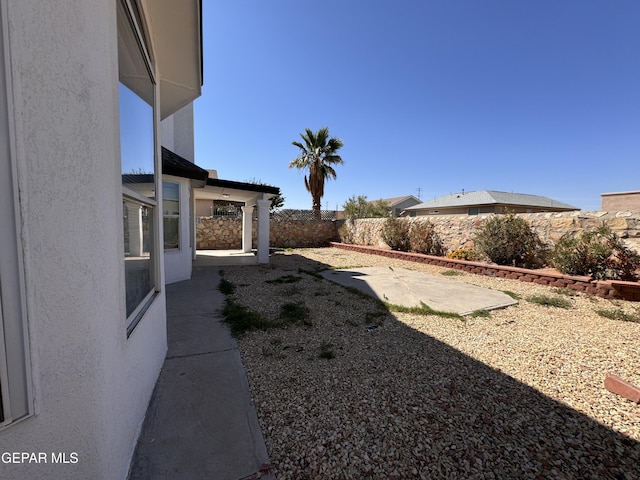 view of yard featuring a patio area