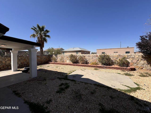 view of yard featuring a patio area