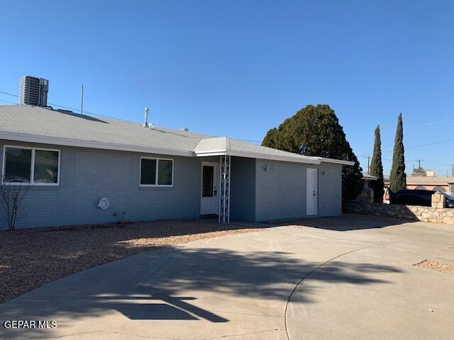 ranch-style home with central AC