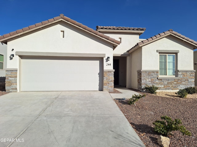 view of front facade featuring a garage