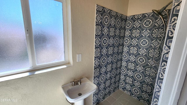 bathroom featuring sink and a shower