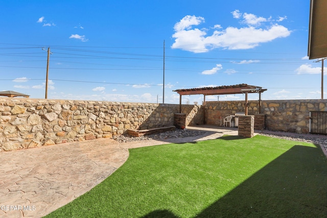 view of yard with a patio