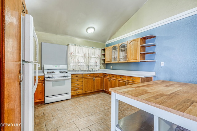 kitchen featuring lofted ceiling, a breakfast bar, white appliances, and kitchen peninsula