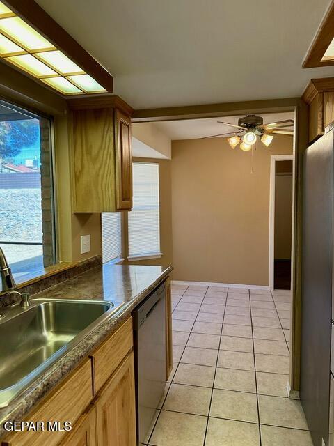 kitchen featuring light tile patterned flooring, sink, stainless steel fridge, dishwasher, and ceiling fan