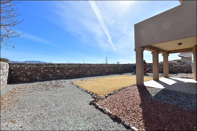 view of yard featuring a patio area