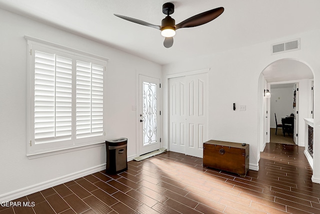 entryway featuring ceiling fan